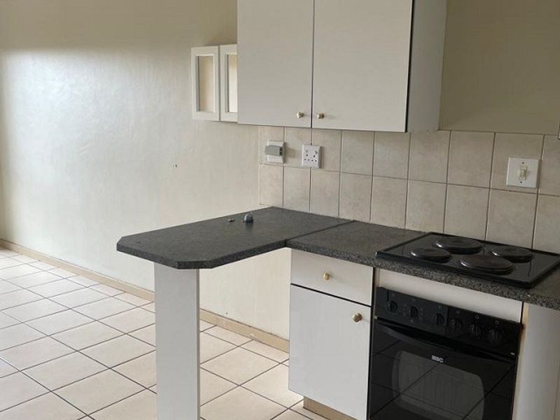 Apartment For Sale in Zwartkop - Photo 4