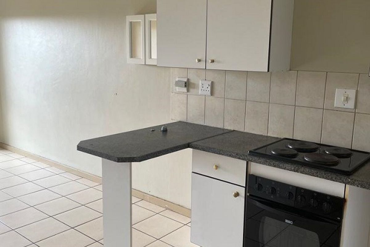 Apartment For Sale in Zwartkop - Photo 4