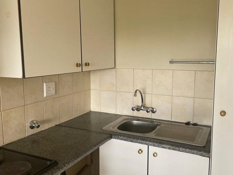 Apartment For Sale in Zwartkop - Photo 5