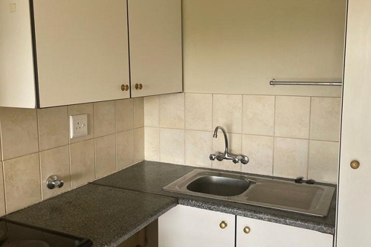 Apartment For Sale in Zwartkop - Photo 5