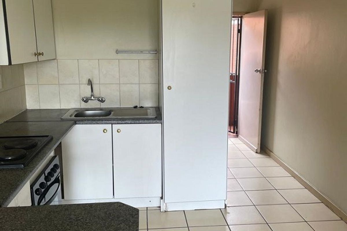 Apartment For Sale in Zwartkop - Photo 3