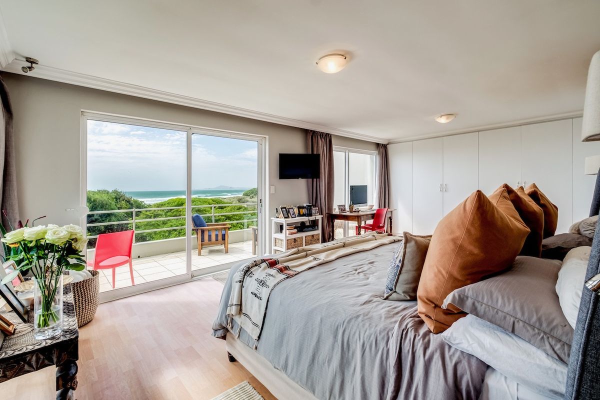 House For Sale in Woodbridge Island - Photo 5