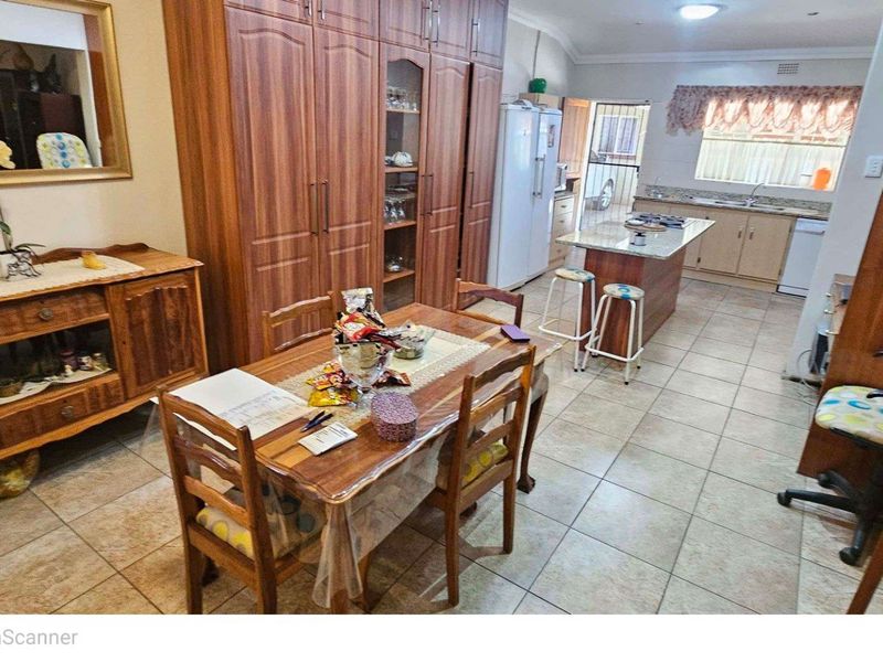 House For Sale in Greenside - Photo 5