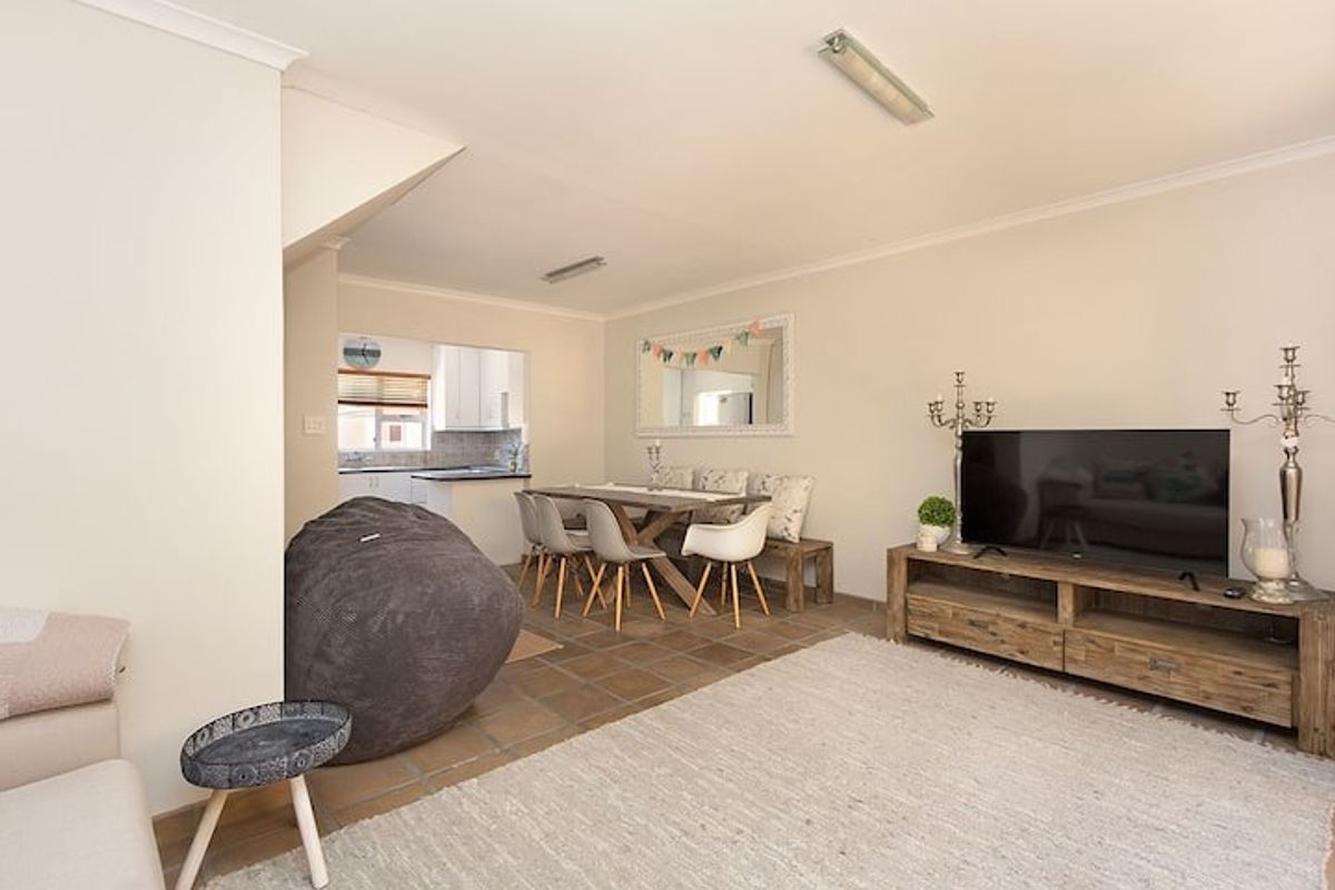 Townhouse To Rent in Table View - Photo 5