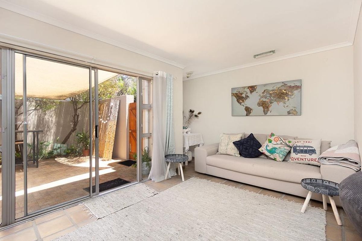 Townhouse To Rent in Table View - Photo 2