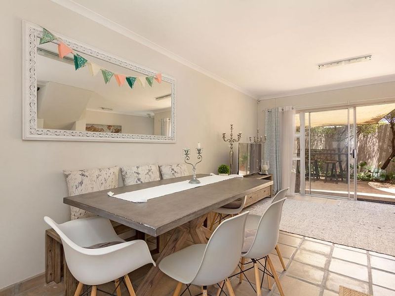 Townhouse To Rent in Table View - Photo 3