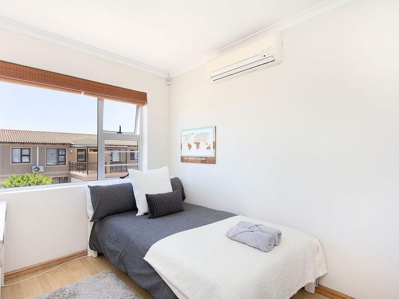 Townhouse To Rent in Table View - Photo 10