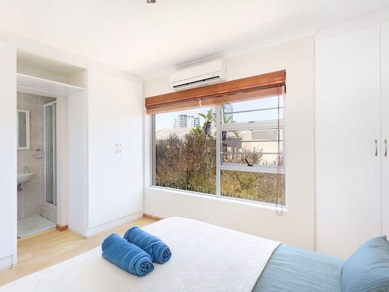 Townhouse To Rent in Table View - Photo 9