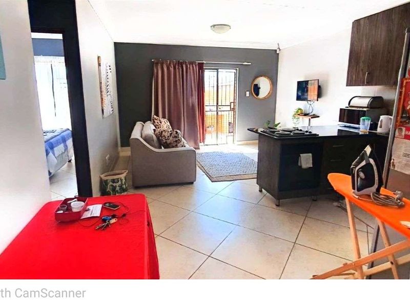 Townhouse For Sale in Cassandra - Photo 10