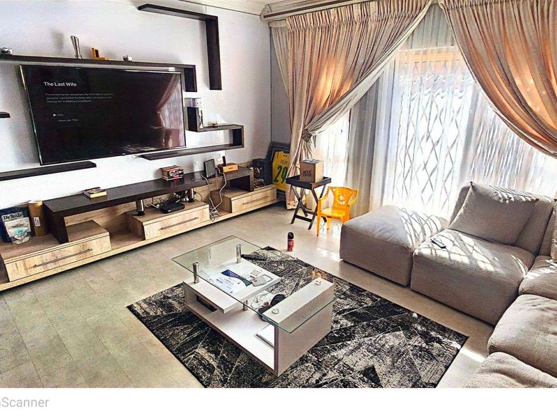 Townhouse For Sale in Cassandra - Photo 8