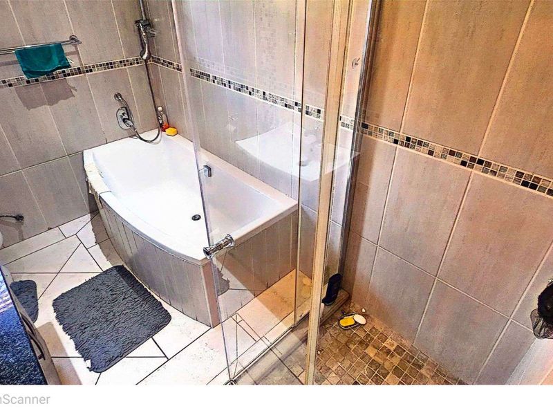 Townhouse For Sale in Cassandra - Photo 7