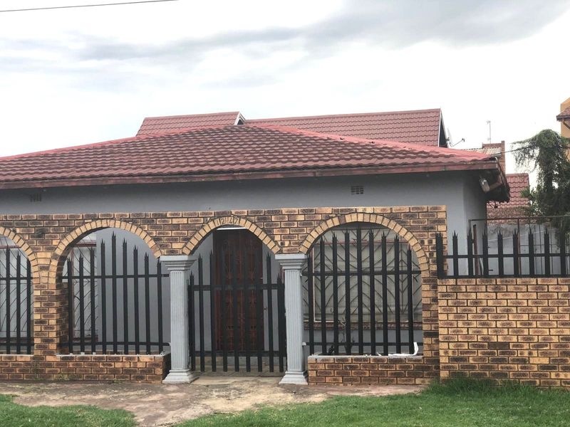 House For Sale in Actonville - Photo 3