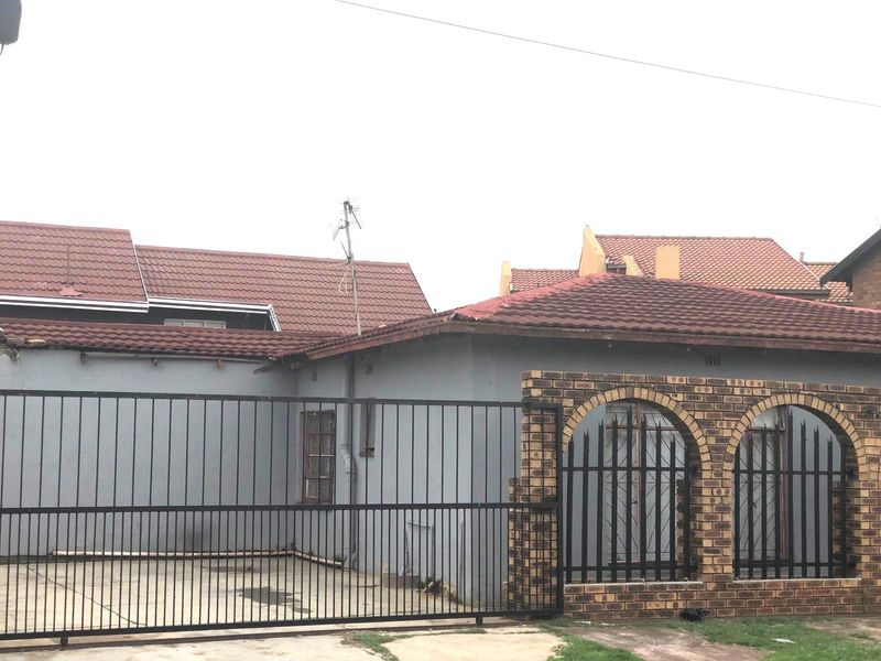 House For Sale in Actonville - Photo 2