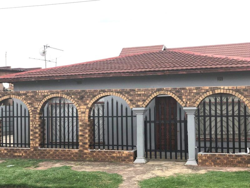 House For Sale in Actonville - Photo 5