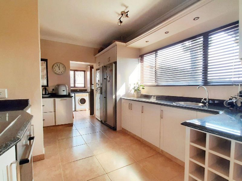 House For Sale in Sheffield Beach - Photo 4