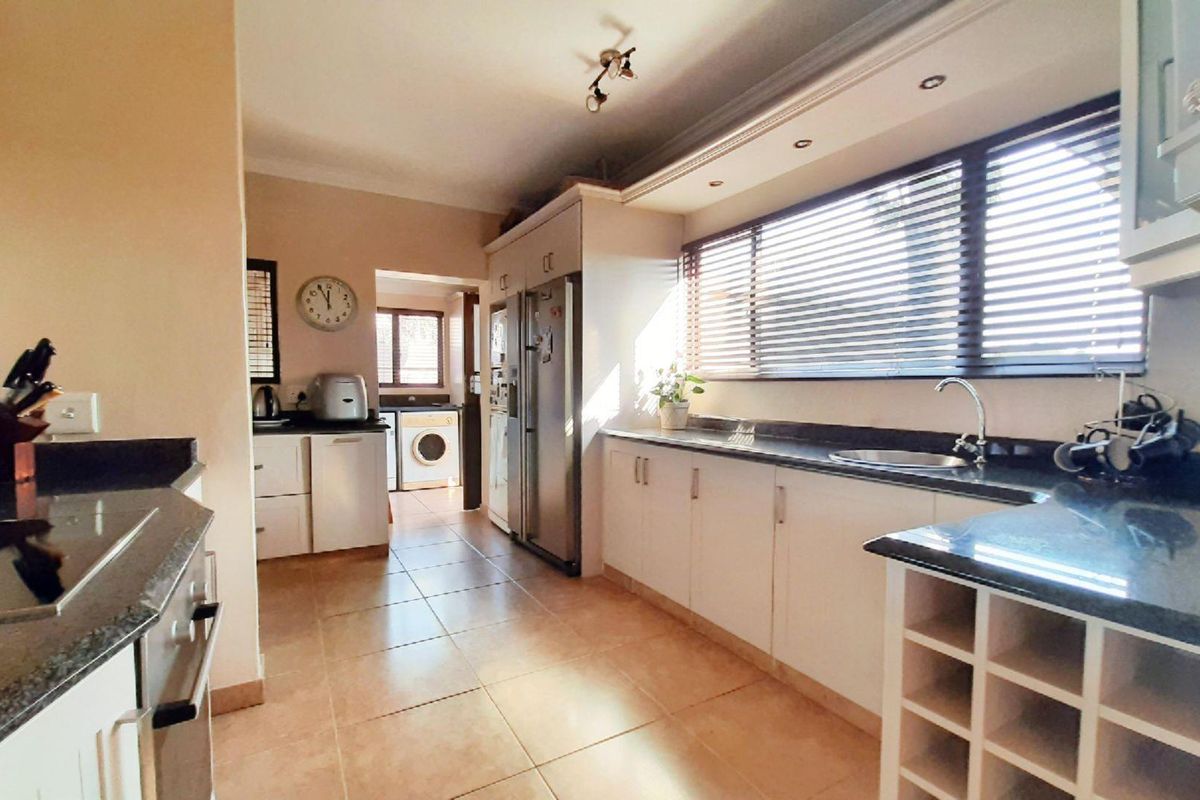 House For Sale in Sheffield Beach - Photo 4