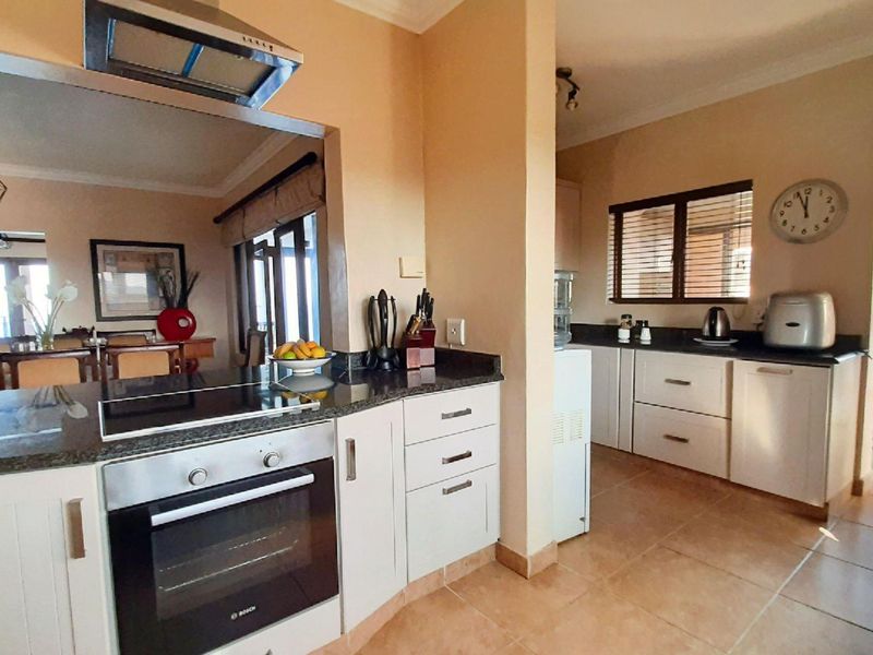 House For Sale in Sheffield Beach - Photo 2