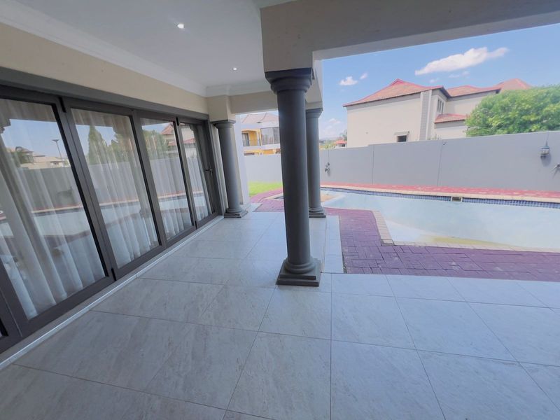 House For Sale in Savannah Country Estate - Photo 5