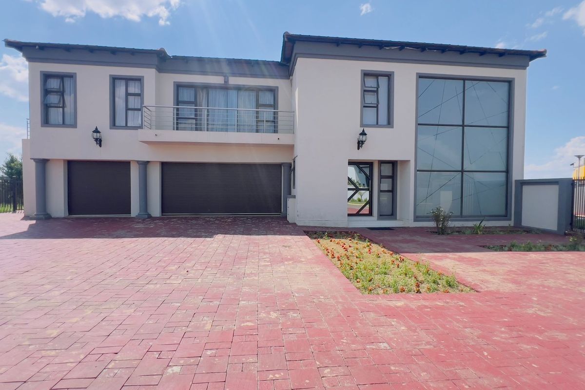 House For Sale in Savannah Country Estate - Photo 2