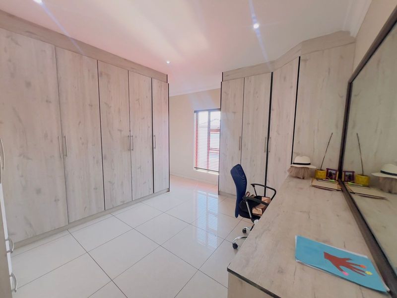 House For Sale in Savannah Country Estate - Photo 10