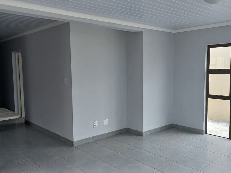 House For Sale in Albertinia Central - Photo 6