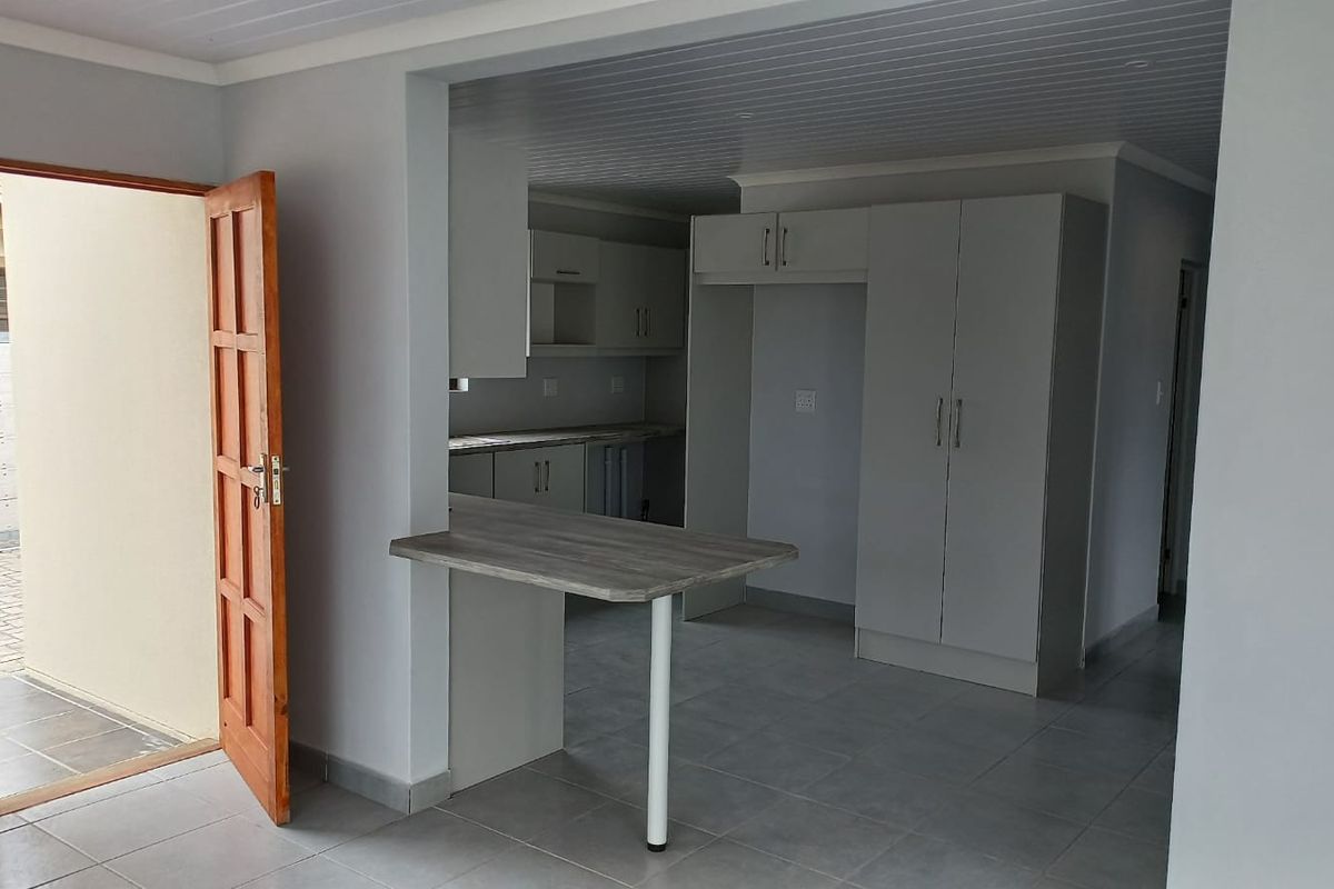 House For Sale in Albertinia Central - Photo 5