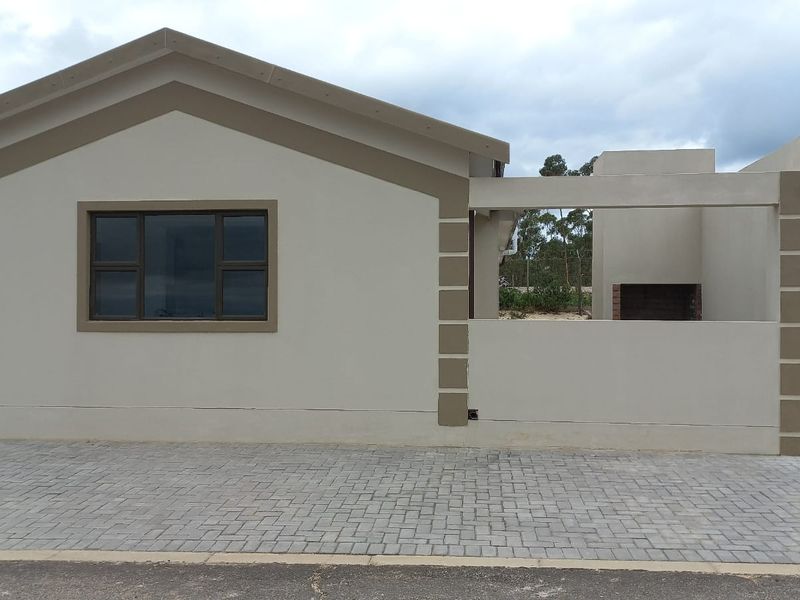 House For Sale in Albertinia Central - Photo 2