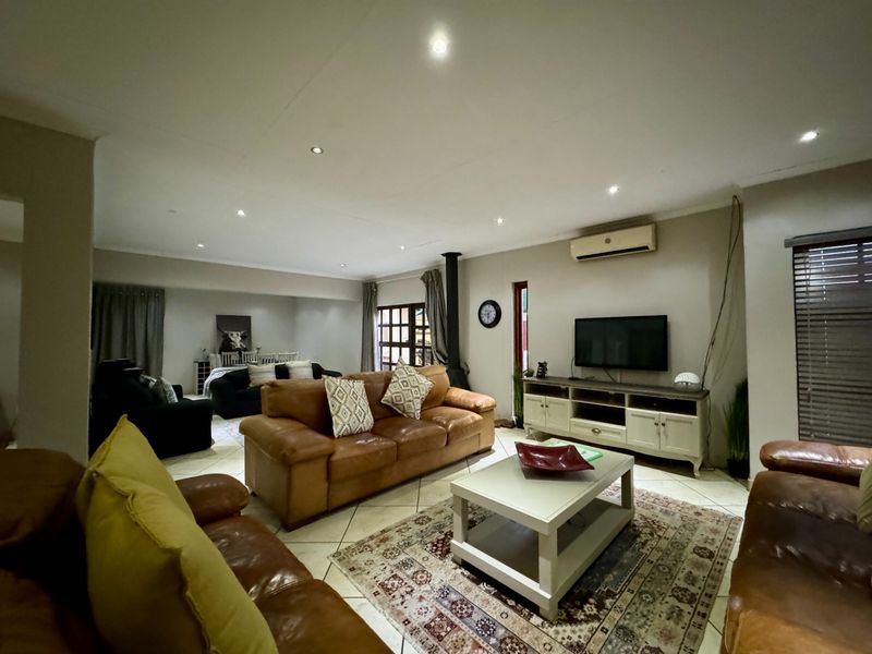 House For Sale in Secunda Central - Photo 5