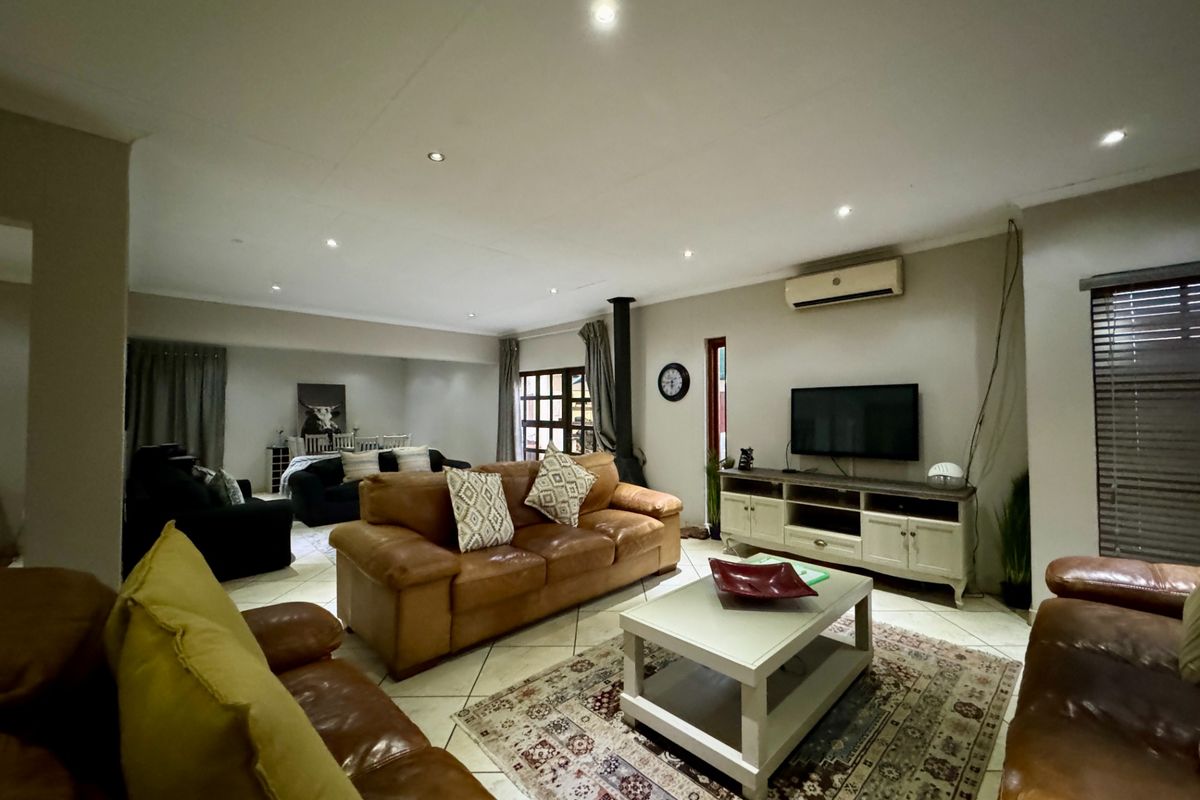 House For Sale in Secunda Central - Photo 5