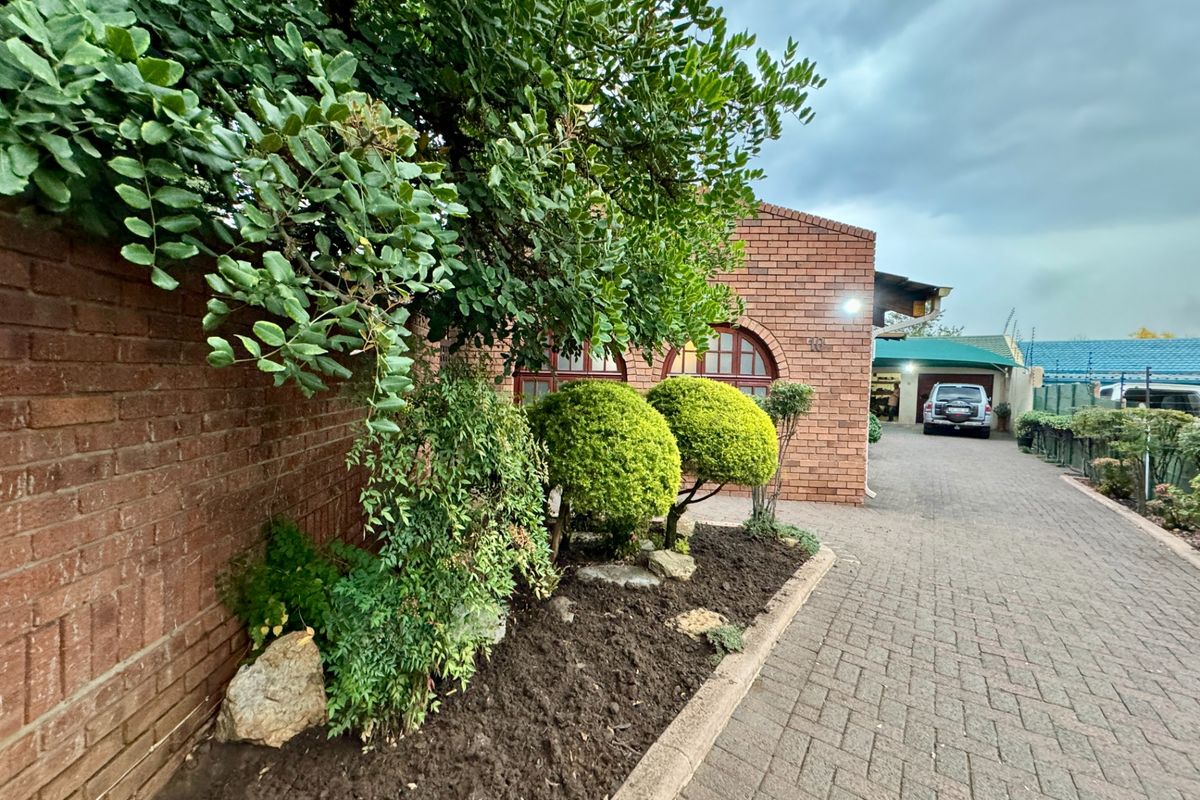 House For Sale in Secunda Central - Photo 3