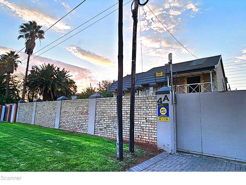 House For Sale in Rhodesdene - Photo 3