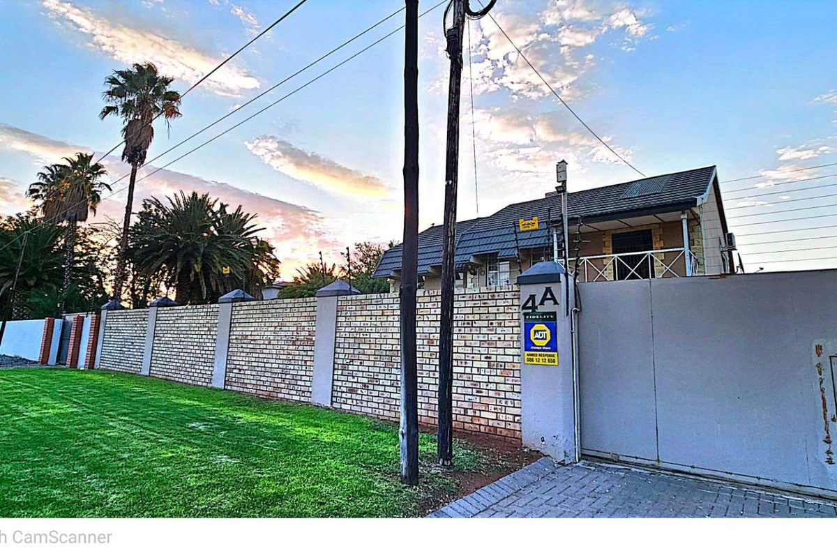 House For Sale in Rhodesdene - Photo 3