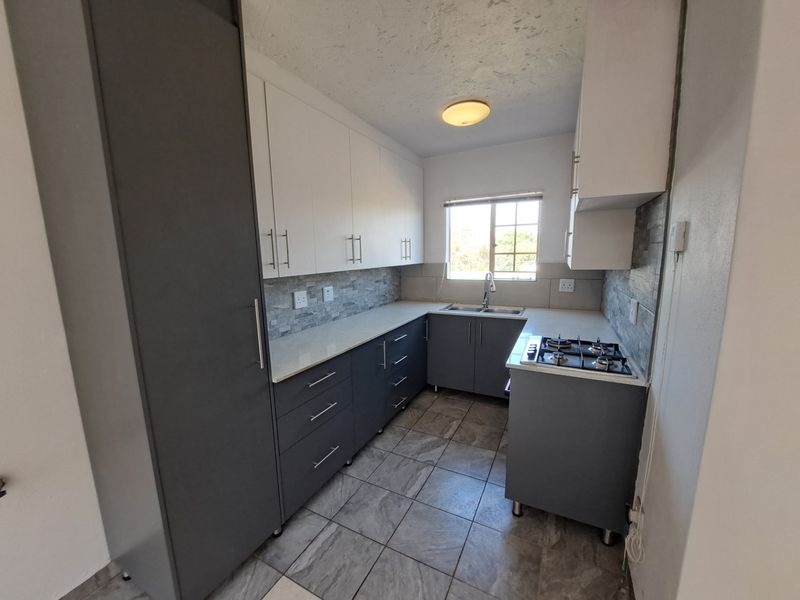 Apartment For Sale in Mountain View - Photo 3