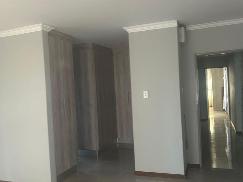 House For Sale in Serala View - Photo 10