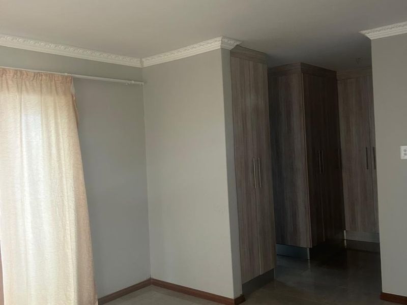 House For Sale in Serala View - Photo 9