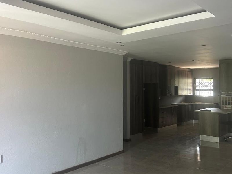 House For Sale in Serala View - Photo 4