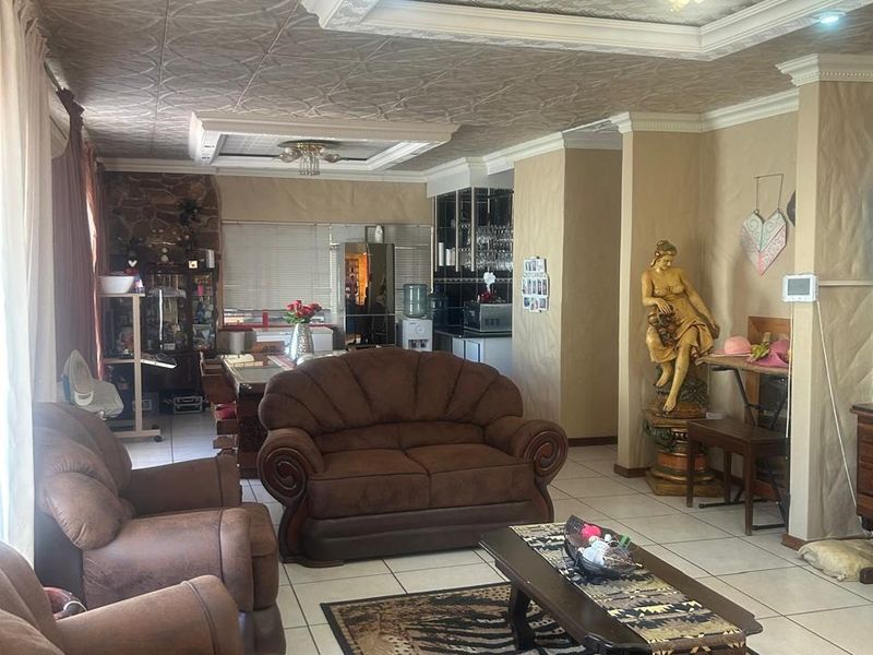 House For Sale in Flora Park - Photo 5