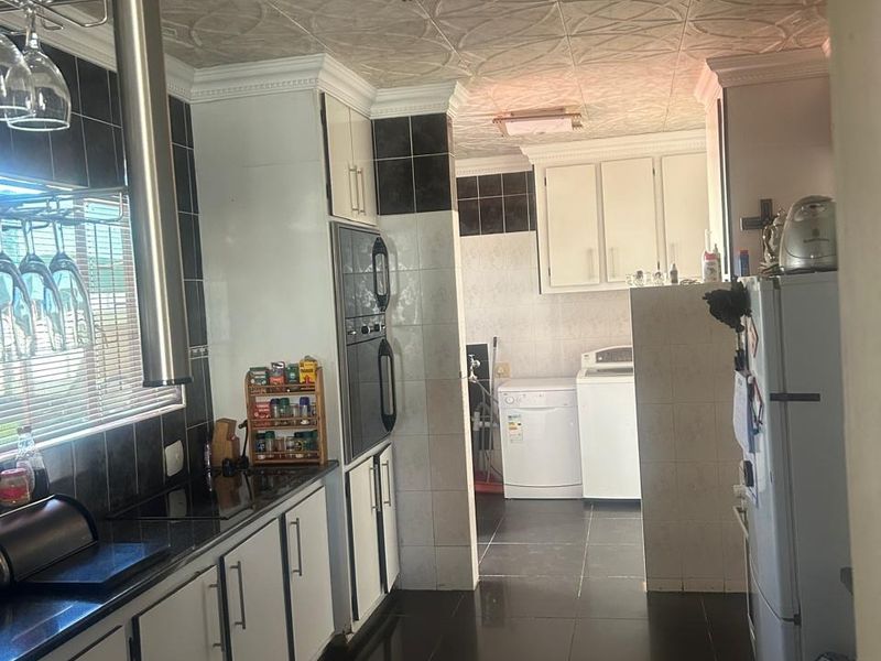 House For Sale in Flora Park - Photo 9