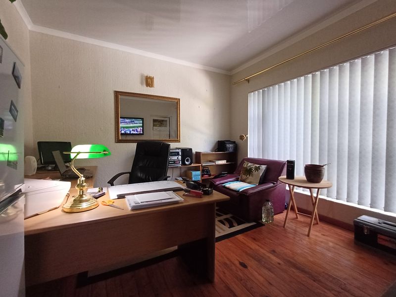 House For Sale in Flamwood - Photo 6