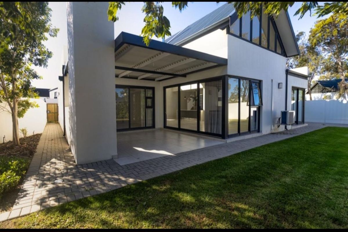 House For Sale in Mansfield - Photo 2