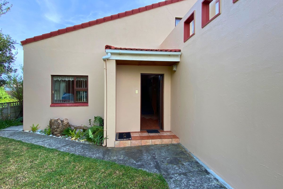 House For Sale in Franskraal - Photo 3