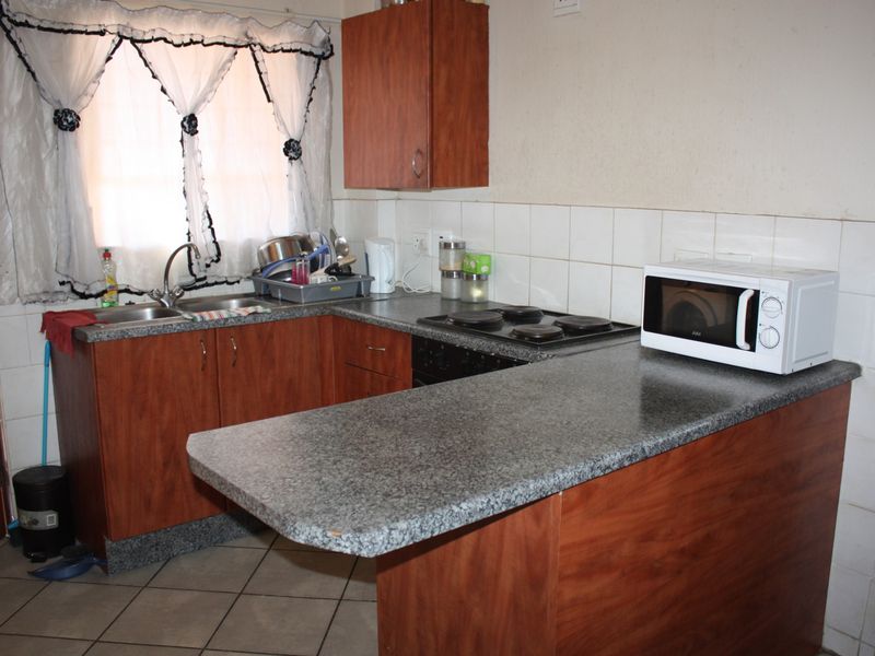 Apartment For Sale in Honeypark - Photo 5