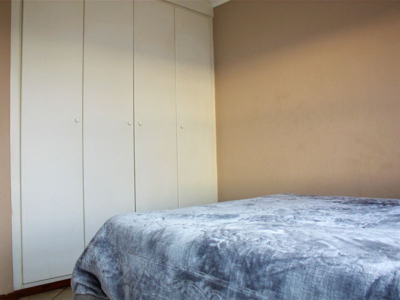 Apartment For Sale in Honeypark - Photo 9