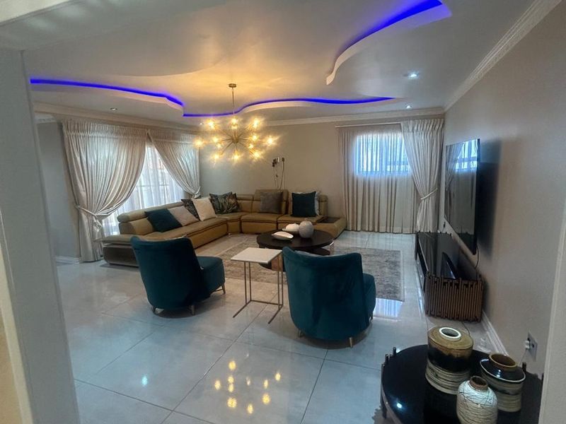 House For Sale in Eagles Crest - Photo 5