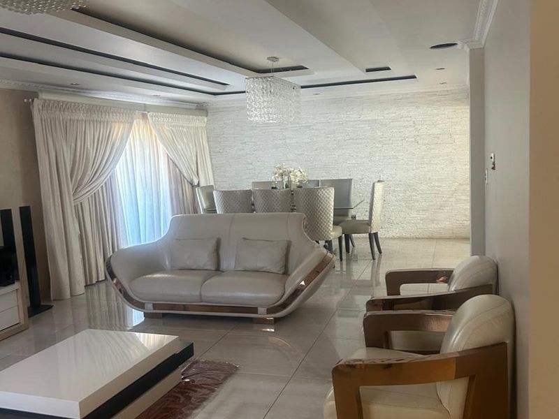 House For Sale in Eagles Crest - Photo 7