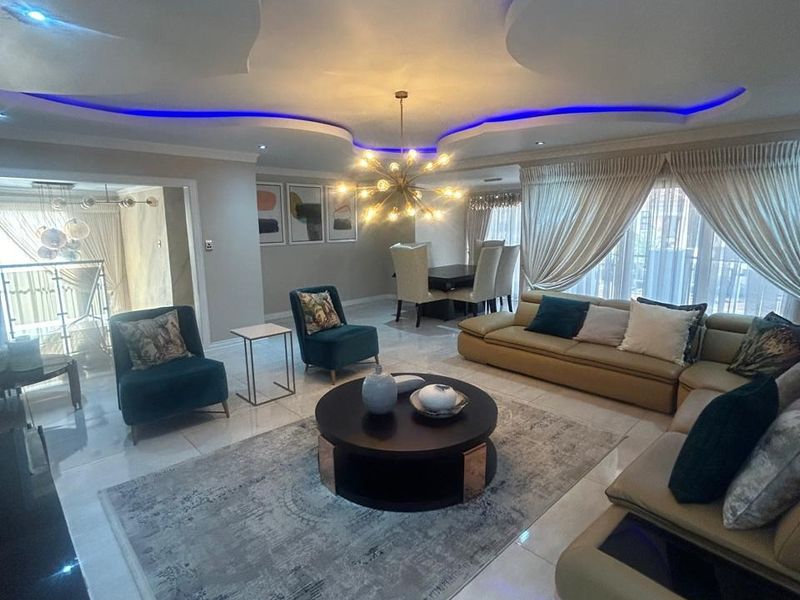 House For Sale in Eagles Crest - Photo 4