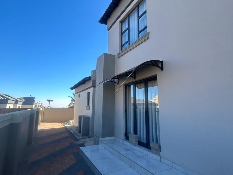 House For Sale in Eagles Crest - Photo 3