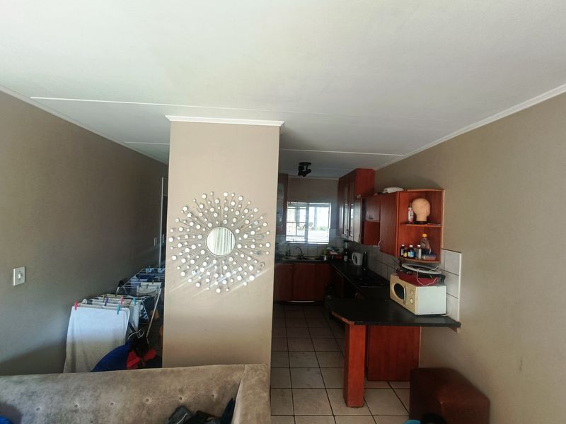 Apartment For Sale in Rooihuiskraal North - Photo 6