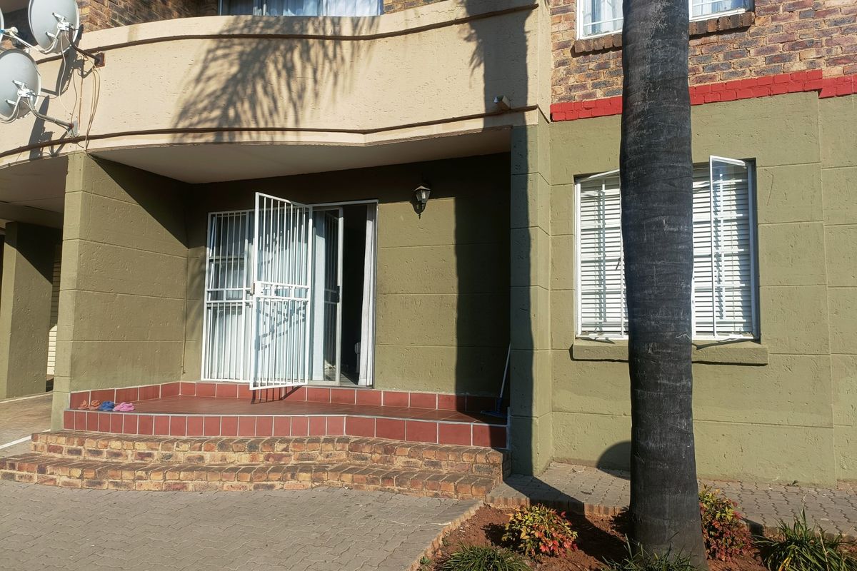 Apartment For Sale in Rooihuiskraal North - Photo 2