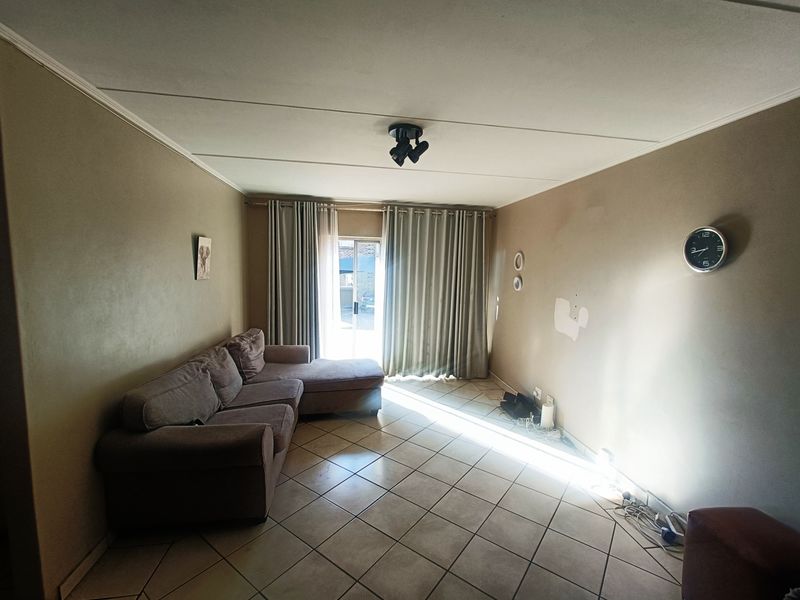 Apartment For Sale in Rooihuiskraal North - Photo 3